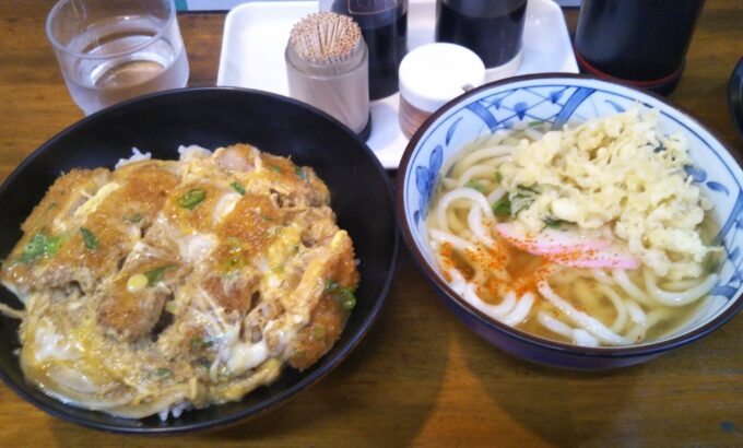 「宇どん亭」のカツ丼(ミニうどん付)