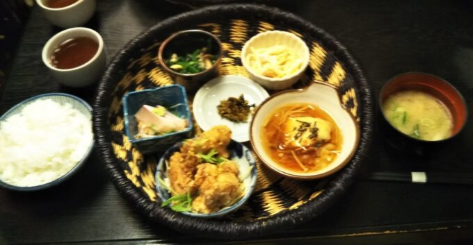 「博多うまか遊び 庵」のランチ