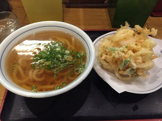 「ウエスト」のかき揚げうどん