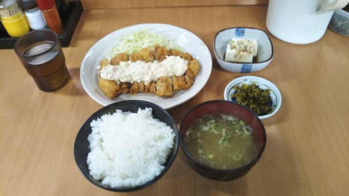 「お智代食堂」のチキン南蛮定食