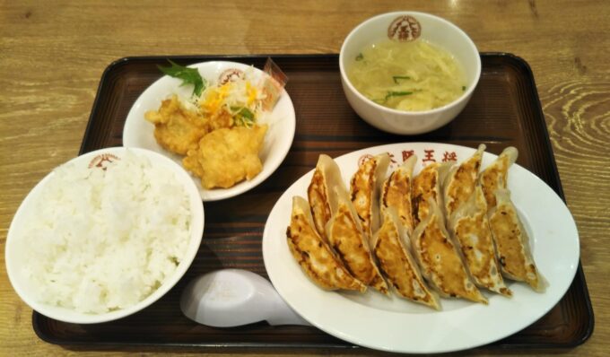 「大阪王将」の餃子定食