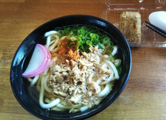 「博多ホームうどん店」のかしわうどん＋かしわおにぎり