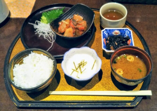 「旬魚旬菜 夢花」の胡麻かんぱちランチ