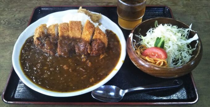 「とん亭」のカツカレー
