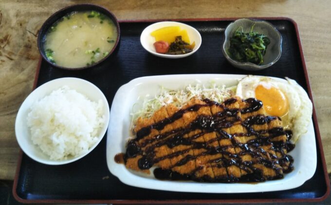 「天六食堂」のトンカツ定食