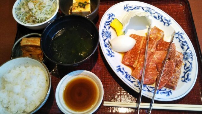 「利花苑」のカルビランチ