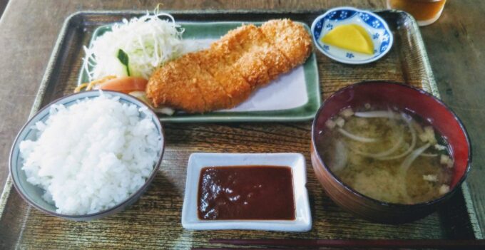 「とん亭」のサービスかつランチ
