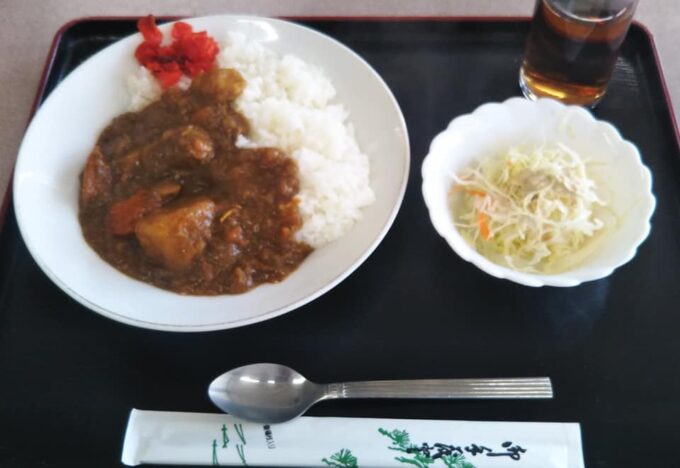 「田川市役所食堂」のカレーライス