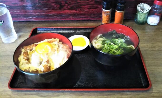 「吉田屋」のかつ丼