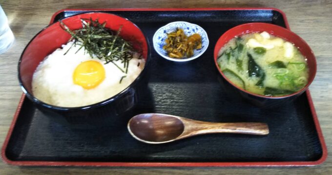「吉田屋」の山かけ丼