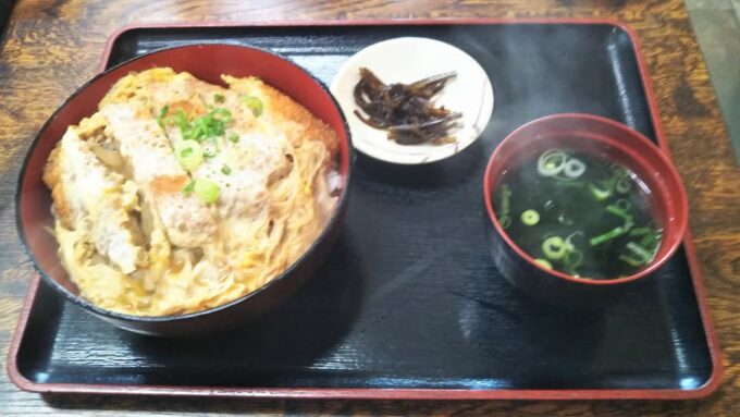 「めん処 大助」のカツ丼