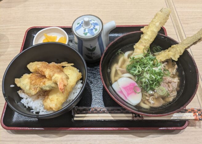 「資さんうどん」の資さん しあわせセット