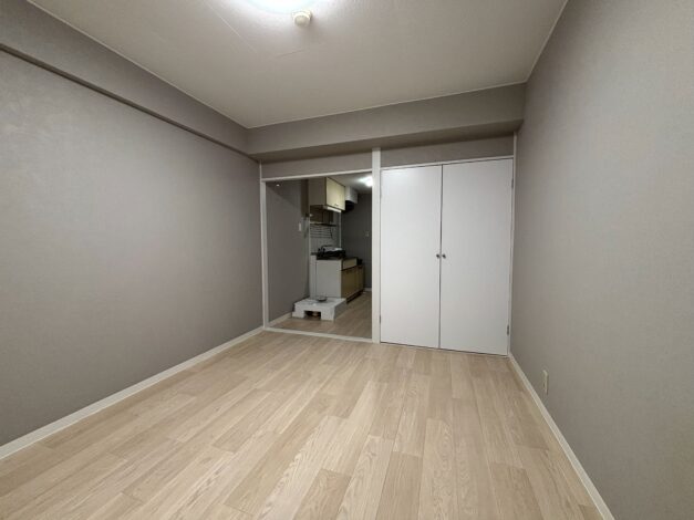 【グラッツェ106号】バイク好き必見！屋内バイク置場のある賃貸！室内洗濯機置き場新設！