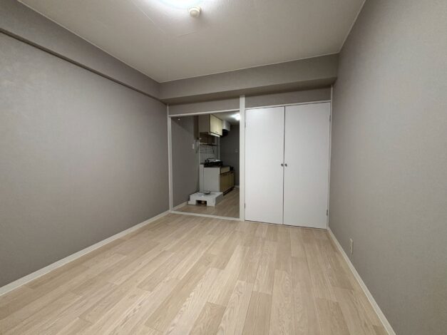 【グラッツェ106号】バイク好き必見！屋内バイク置場のある賃貸！室内洗濯機置き場あり！